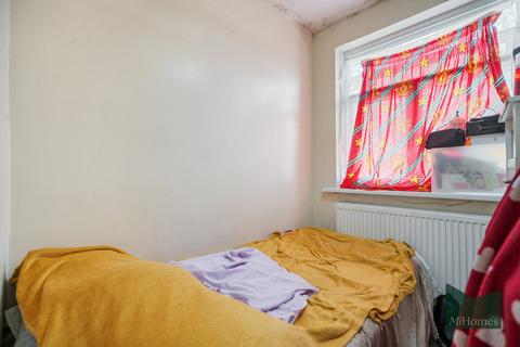9 Arnold Avenue East, Enfield, EN3 6JB