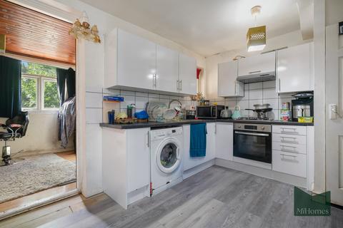 9 Arnold Avenue East, Enfield, EN3 6JB