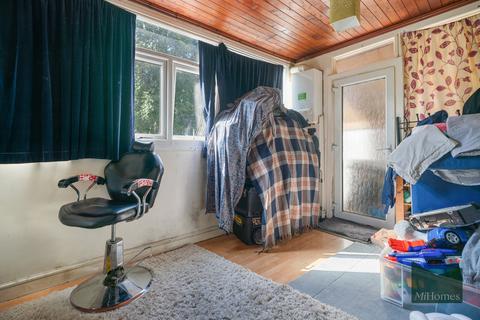 9 Arnold Avenue East, Enfield, EN3 6JB