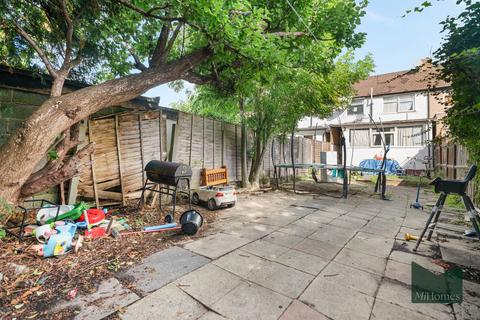 9 Arnold Avenue East, Enfield, EN3 6JB