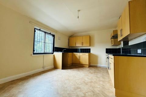 2 bedroom flat to rent, Liverpool Road, Cadishead