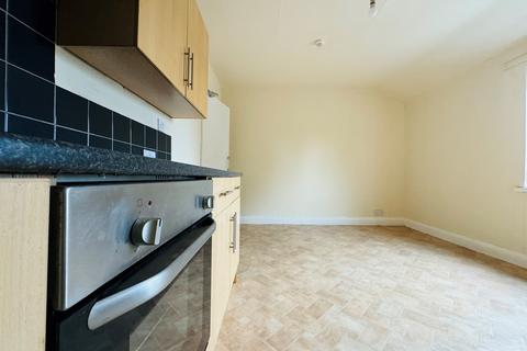 2 bedroom flat to rent, Liverpool Road, Cadishead