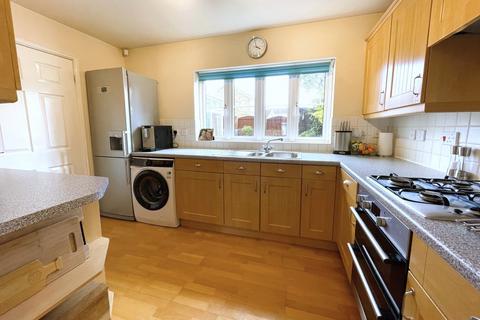 9 Hampson Gardens, Edenthorpe, Doncaster, DN3 2TN