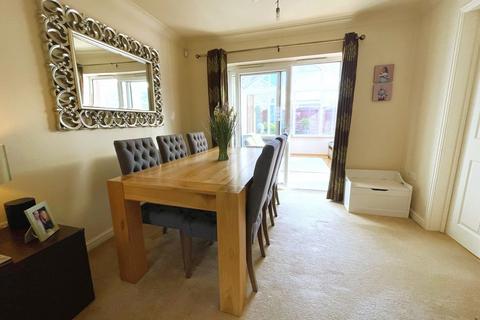 9 Hampson Gardens, Edenthorpe, Doncaster, DN3 2TN