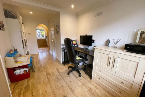 9 Hampson Gardens, Edenthorpe, Doncaster, DN3 2TN