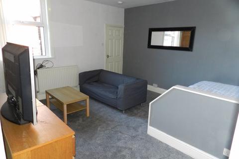 1 bedroom apartment to rent, Ash Road, Leeds