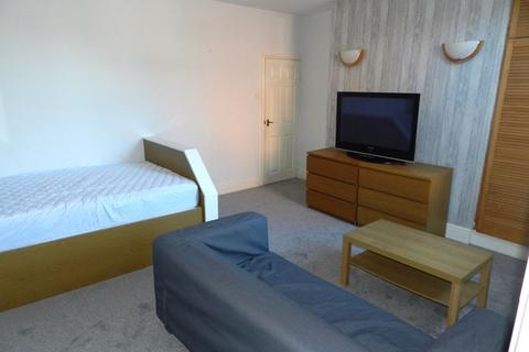 1 bedroom apartment to rent, Ash Road, Leeds