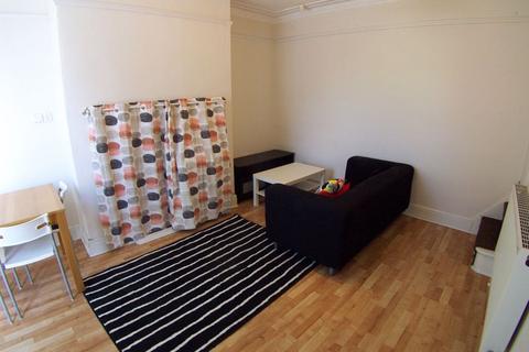 2 bedroom terraced house to rent, Lumley Road, Leeds