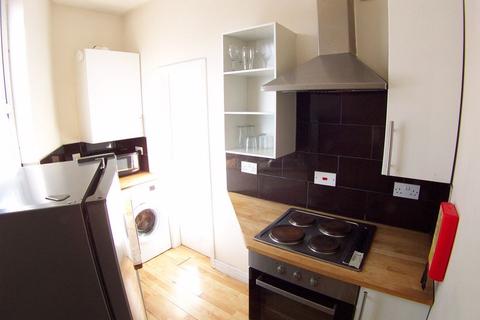 2 bedroom terraced house to rent, Lumley Road, Leeds