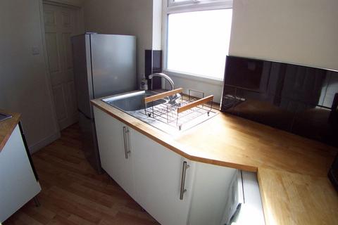 2 bedroom terraced house to rent, Lumley Road, Leeds