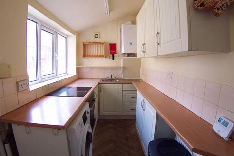 3 bedroom property to rent, Burley Road, Leeds