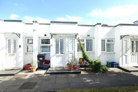 1 bedroom terraced bungalow for sale, Lovat Walk, Heston, Hounslow