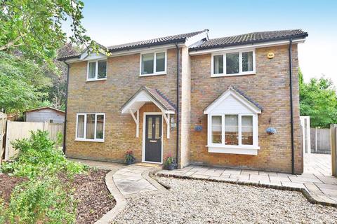 4 bedroom detached house for sale, Bargrove Road, Vinters Park, Maidstone ME14