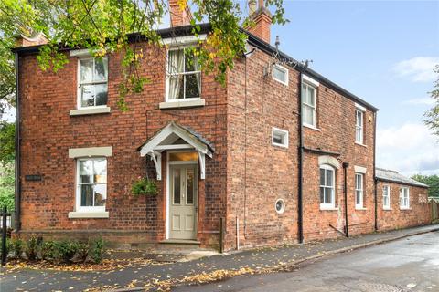 2 bedroom detached house for sale, Glanford Road, Brigg, North Lincolnshire, DN20