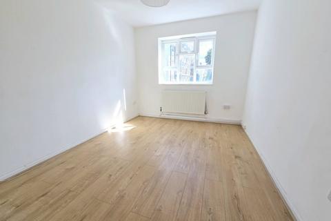 1 bedroom flat to rent, Limscott House, Bow