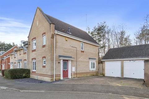 3 bedroom end of terrace house for sale, Abbots Way, Kettering NN15