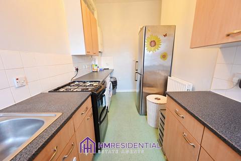 3 bedroom terraced house to rent, Essex Close, Rye Hill NE4