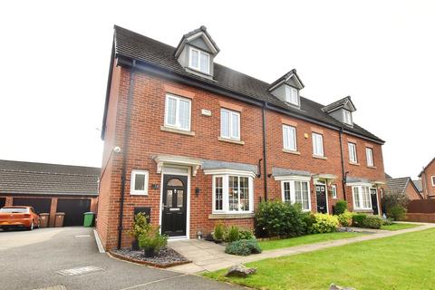 4 bedroom townhouse for sale, Newbold Hall Gardens, Newbold, Rochdale, Greater Manchester, OL16