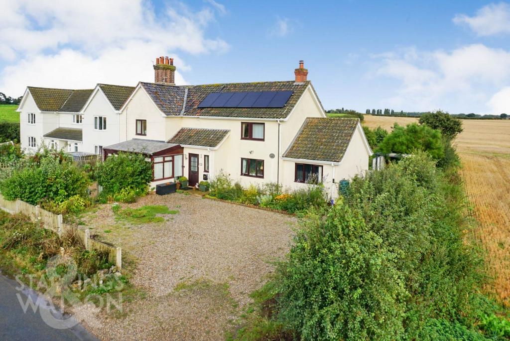 Mautby Map Mautby Lane, Filby, Great Yarmouth 5 bed semi-detached house - £450,000