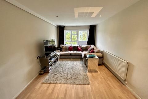 1 bedroom flat for sale, Badburgham Court, Waltham Abbey