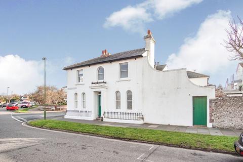 2 bedroom terraced house to rent, St. Augustine Road, Littlehampton