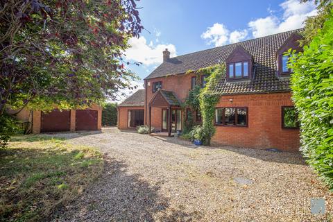 4 bedroom detached house for sale, Wymondham Road, Wreningham