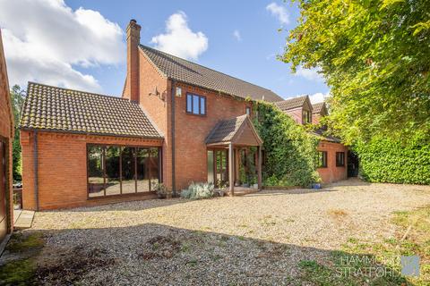 4 bedroom detached house for sale, Wymondham Road, Wreningham