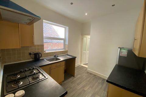 2 bedroom terraced house to rent, Essex Road, Southsea