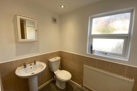 2 bedroom terraced house to rent, Essex Road, Southsea