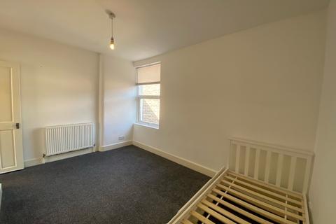 2 bedroom terraced house to rent, Essex Road, Southsea