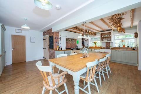 6 bedroom property for sale, The Stables, Edlington