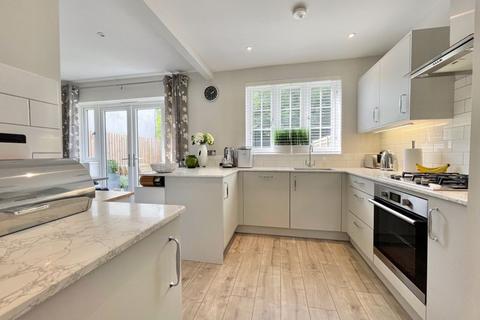 3 bedroom terraced house for sale, Elm Road, Esher