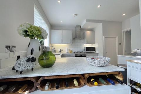 14 Elm Road, Claygate, Esher, KT10 0EH