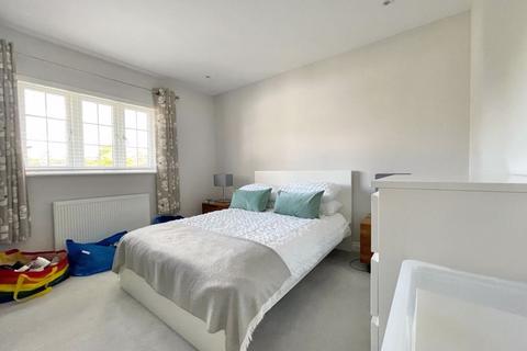 14 Elm Road, Claygate, Esher, KT10 0EH