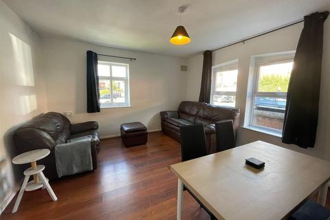 2 bedroom flat to rent, Westfield Court, Westfield Road, Hyde Park, Leeds, LS3 1DL