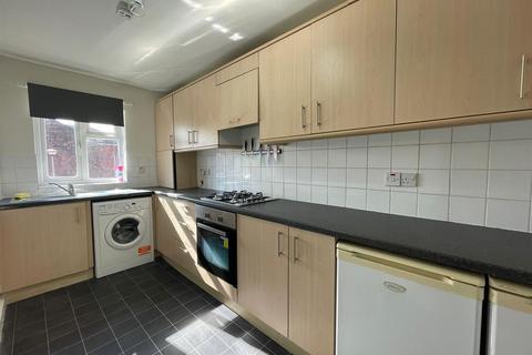 2 bedroom flat to rent, Westfield Court, Westfield Road, Hyde Park, Leeds, LS3 1DL