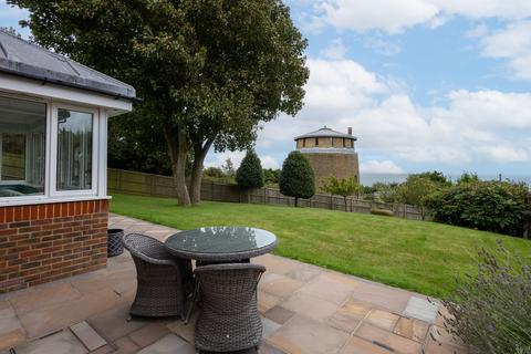 12 Swiss Way, Folkestone, CT19 6PJ