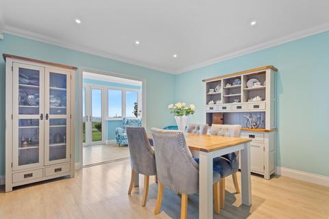 12 Swiss Way, Folkestone, CT19 6PJ
