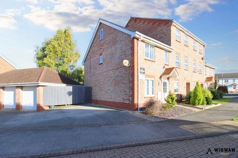 3 bedroom end of terrace house for sale, Aire Close, Brough, HU15