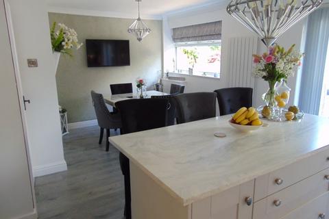 13 Arley Drive, Shaw, Oldham, OL2 8DY