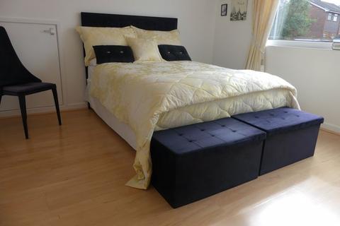 13 Arley Drive, Shaw, Oldham, OL2 8DY