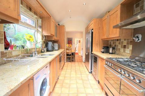 4 bedroom semi-detached house for sale, London Road, South Luton, Luton, Bedfordshire, LU1 3UG