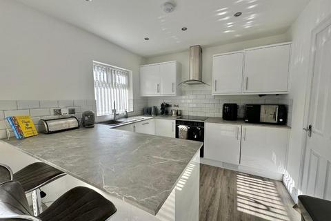 3 bedroom semi-detached house for sale, Rayford Drive, West Bromwich, B71 3QW