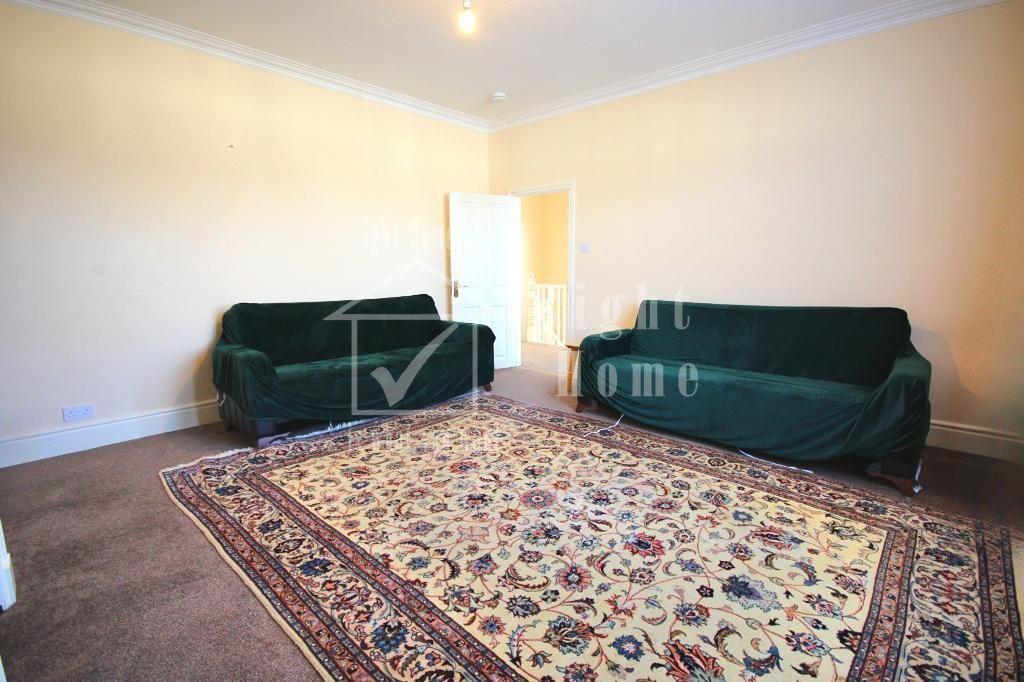 Apartment in WEMBLEY - View 3