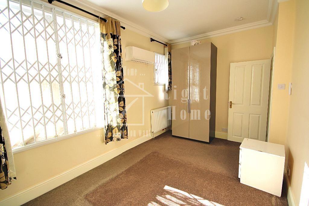 Apartment in WEMBLEY - More