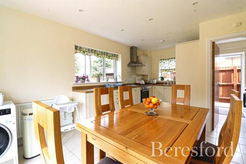 4 Southfields, Tillingham, Southminster, CM0 7FY