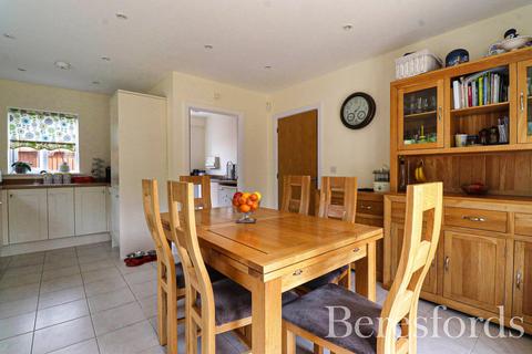 4 Southfields, Tillingham, Southminster, CM0 7FY