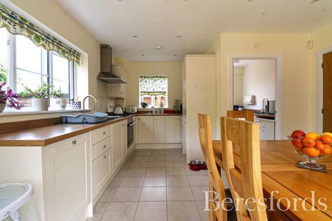 4 Southfields, Tillingham, Southminster, CM0 7FY