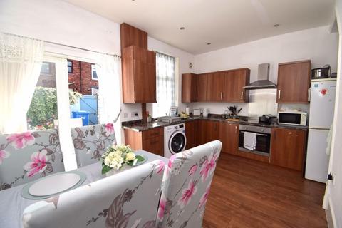 2 bedroom terraced house to rent, Hamblett Street, Leigh