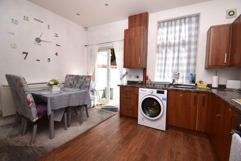 2 bedroom terraced house to rent, Hamblett Street, Leigh